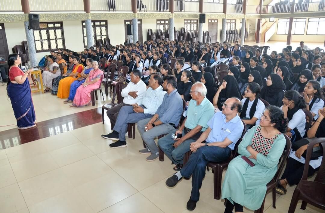 ಸಂತ ಫಿಲೋಮಿನಾ ಕಾಲೇಜ್: ಸ್ತನ ಕ್ಯಾನ್ಸರ್ ಜಾಗೃತಿ ಕಾರ್ಯಕ್ರಮ