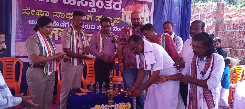 ಸಹಾಯಹಸ್ತ ಲೋಕಸೇವಾ ಚಾರಿಟೇಬಲ್ ಟ್ರಸ್ಟ್ ನಿಂದ “ನೆರಳು” ಮನೆ ಹಸ್ತಾಂತರ|ವಿವಿಧ ಚಾರಿಟೇಬಲ್ ಟ್ರಸ್ಟ್, ಸಹಕರಿಸಿದವರಿಗೆ ಸನ್ಮಾನ, ಗೌರವಾರ್ಪಣೆ
