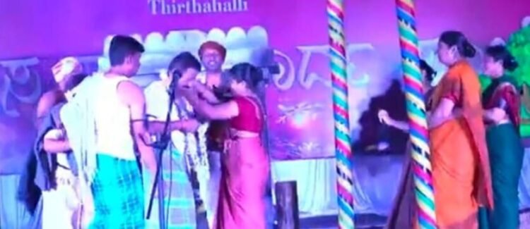 ಕ್ರಿಸ್ಮಸ್ ಸೌಹಾರ್ದ ಸಂಜೆಯಲ್ಲಿ ‘ಕಾಡಿನ ಕೂಗು’ ನಾಟಕಕ್ಕೆ ಬಣ್ಣ ಹಚ್ಚಿದ ರೋಟರಿ ಮಿತ್ರರು