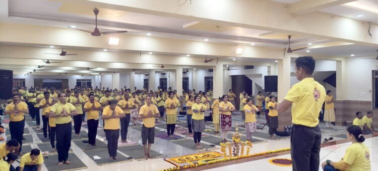 ಮಹಾಶಿವರಾತ್ರಿ ಅಂಗವಾಗಿ ಪುತ್ತೂರಿನಲ್ಲಿ ಸಾಮೂಹಿಕ ಯೋಗ ಶಿವ ನಮಸ್ಕಾರ