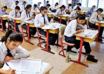 ಸಿಬಿಎಸ್ಇ 10ನೇ ತರಗತಿ: ಮೊದಲ ಬೋರ್ಡ್ ಪರೀಕ್ಷೆಗೆ ಕಡ್ಡಾಯ ಹಾಜರಾತಿ, ಗೈರುಹಾಜರಾದರೆ ‘ಎಸೆನ್ಷಿಯಲ್ ರಿಪೀಟ್’