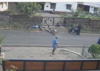 ವಿದ್ಯುತ್ ಕಂಬಕ್ಕೆ ಸ್ಕೂಟರ್ ಡಿಕ್ಕಿ – ಇಬ್ಬರು ವಿದ್ಯಾರ್ಥಿಗಳಿಗೆ ಗಾಯ