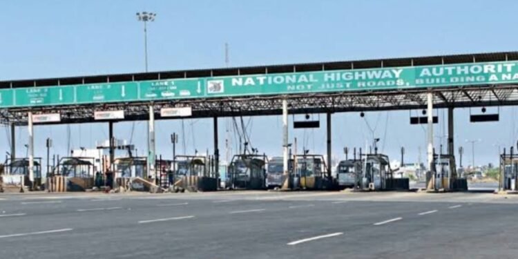 ಏಪ್ರಿಲ್ 1ರಿಂದ ಟೋಲ್ ಪ್ಲಾಜಾಗಳಲ್ಲಿ ನಗದು ಪಾವತಿಗೆ ಬ್ರೇಕ್: ಫಾಸ್ಟ್‌ಟ್ಯಾಗ್, ಯುಪಿಐ ಮೂಲಕವೇ ಟೋಲ್ ಪಾವತಿ