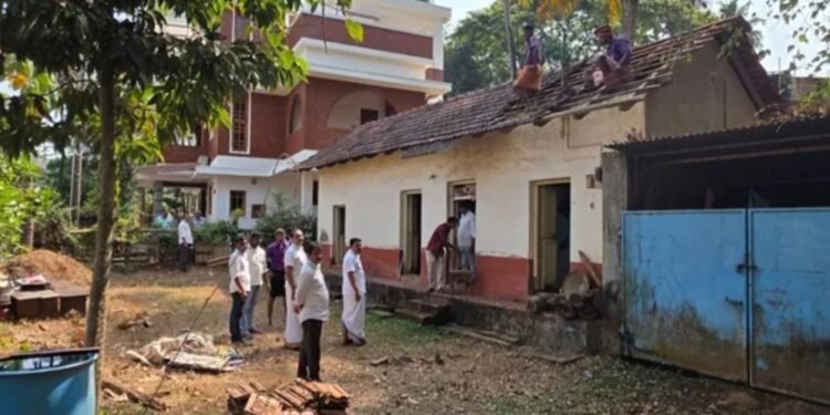 ನೆಲ್ಲಿಕಟ್ಟೆಯಲ್ಲಿ ದೇವಳದ 8 ಸೆಂಟ್ಸ್ ಜಾಗ ಮರುಸ್ವಾಧೀನ: ಸೌಹಾರ್ದಯುತವಾಗಿ ಮನೆ ತೆರವು