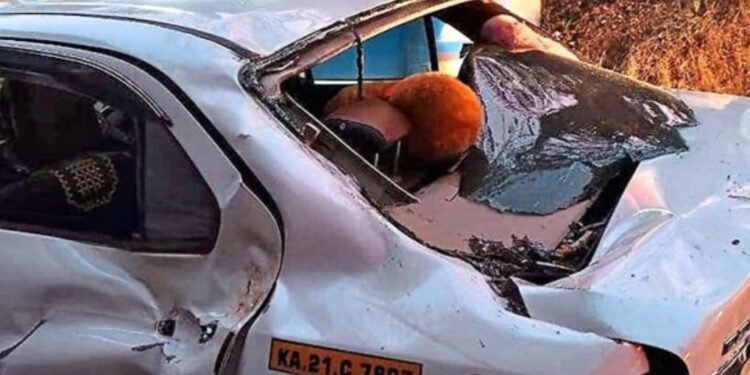 ಸುಳ್ಯ: ಚಲಿಸುತ್ತಿದ್ದ ಕಾರಿನ ಮೇಲೆ ಮರ ಬಿದ್ದು ಅವಘಡ – ಪ್ರಯಾಣಿಕರು ಪಾರು