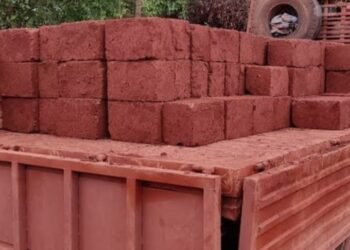 ಅಕ್ರಮ ಕೆಂಪುಕಲ್ಲು ಸಾಗಾಟಕ್ಕೆ ಕಡಿವಾಣ: ವಿಟ್ಲದಲ್ಲಿ ಎರಡು ಲಾರಿಗಳ ಜಪ್ತಿ