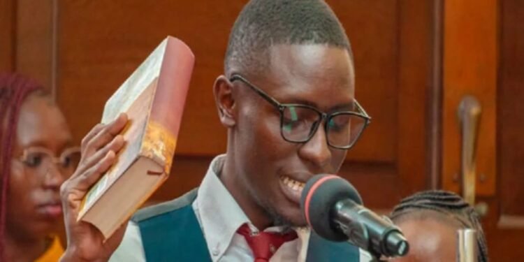 ಭಗವದ್ಗೀತೆ ಹಿಡಿದು ಪ್ರಮಾಣವಚನ ಸ್ವೀಕರಿಸಿದ ಕೀನ್ಯಾದ ಯುವ ನಾಯಕ