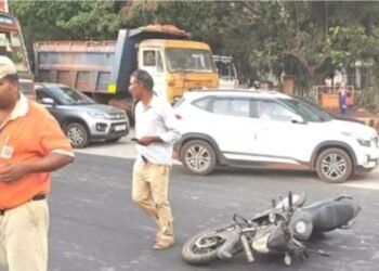 ಮಂಗಳೂರು: ಬೈಕ್ ಗೆ ಲಾರಿ ಡಿಕ್ಕಿ– ಬೈಕ್ ಸವಾರ ಸ್ಥಳದಲ್ಲೇ ಸಾವು