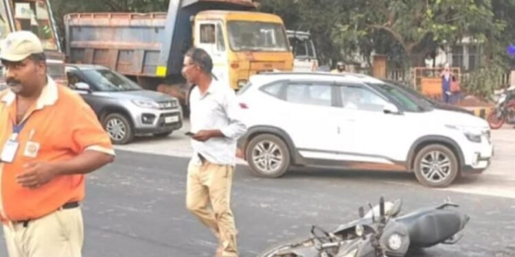 ಮಂಗಳೂರು: ಬೈಕ್ ಗೆ ಲಾರಿ ಡಿಕ್ಕಿ– ಬೈಕ್ ಸವಾರ ಸ್ಥಳದಲ್ಲೇ ಸಾವು