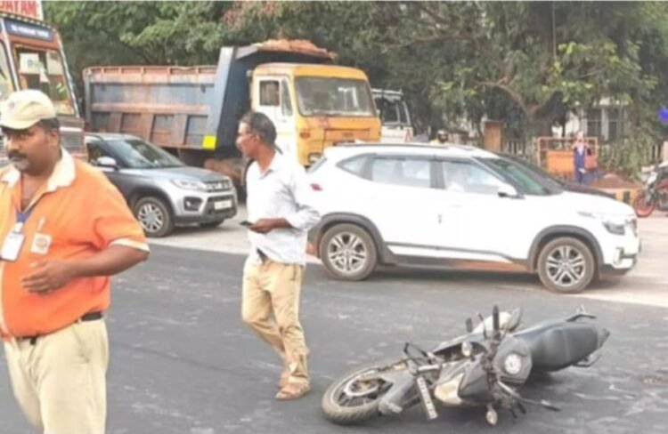 ಮಂಗಳೂರು: ಬೈಕ್ ಗೆ ಲಾರಿ ಡಿಕ್ಕಿ– ಬೈಕ್ ಸವಾರ ಸ್ಥಳದಲ್ಲೇ ಸಾವು