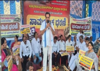 ಬ್ರಹ್ಮರಕೂಟ್ಲು ಟೋಲ್ ತೆರವಿಗೆ ಒತ್ತಾಯ:ಸಾಮೂಹಿಕ ಧರಣಿ