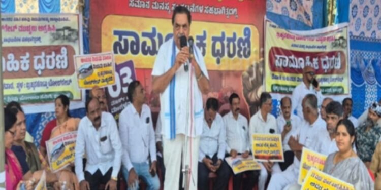 ಬ್ರಹ್ಮರಕೂಟ್ಲು ಟೋಲ್ ತೆರವಿಗೆ ಒತ್ತಾಯ:ಸಾಮೂಹಿಕ ಧರಣಿ