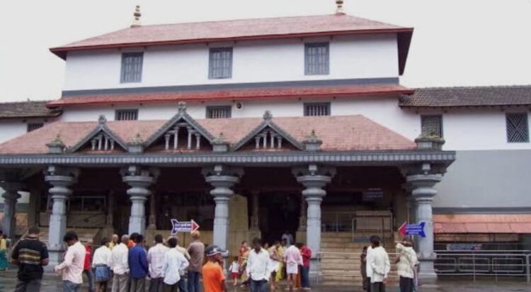 ನಾಳೆ ಕೇತುಗ್ರಸ್ತ ಚಂದ್ರಗ್ರಹಣ: ಪ್ರಮುಖ ದೇವಸ್ಥಾನಗಳಲ್ಲಿ ದರ್ಶನ ಸಮಯ ಬದಲಾವಣೆ, ಸೇವೆಗಳು ರದ್ದು