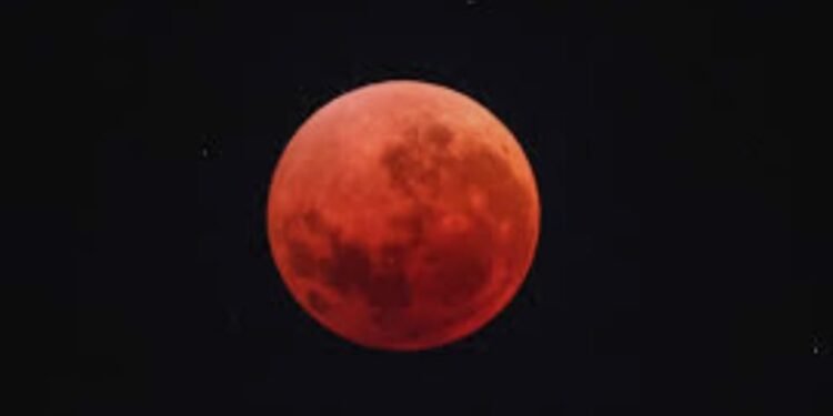 ನಾಳೆ ಕೇತುಗ್ರಸ್ತ ಚಂದ್ರಗ್ರಹಣ: ಪ್ರಮುಖ ದೇವಸ್ಥಾನಗಳಲ್ಲಿ ದರ್ಶನ ಸಮಯ ಬದಲಾವಣೆ, ಸೇವೆಗಳು ರದ್ದು