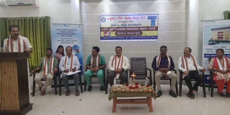 ಒಕ್ಕಲಿಗ ಗೌಡ ಸೇವಾ ಸಂಘದಲ್ಲಿ ಮಾದರಿ ಕಾರ್ಯಕ್ರಮ ಪ್ರಥಮ ಚಿಕಿತ್ಸೆ ತರಬೇತಿ | ತುರ್ತು ಸಂದರ್ಭದ ಮುನ್ನೆಚ್ವರಿಕೆ ಕ್ರಮಗಳ ಮಾಹಿತಿ