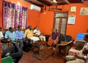 ಪುರುಷರಕಟ್ಟೆ ಪ್ರಕರಣ: ಸಾರ್ವಜನಿಕವಾಗಿ ಆಯುಧ ಪ್ರದರ್ಶಿಸಿ, ಇದೀಗ ರಾಜಕೀಯ ಸಂಧಾನ ಸರಿಯಲ್ಲ | ವಿಶ್ವ ಹಿಂದೂ ಪರಿಷತ್ ಪ್ರಮುಖರು ಭೇಟಿ ನೀಡಿ, ಪೋಷಕರಿಗೆ ಸಾಂತ್ವನ