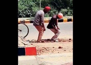 ನಿಂತ್ರೆ ನಿಂತ ಹಾಗೇ – ಬೆಲ್ ಬಾಟಂ ಸಿನಿಮಾ ಮಾದರಿಯ ಡ್ರಗ್!! ಇಬ್ಬರು ಯುವಕರ ವಿಚಿತ್ರ ವರ್ತನೆಗೆ ಸಾರ್ವಜನಿಕರ ಆತಂಕ!