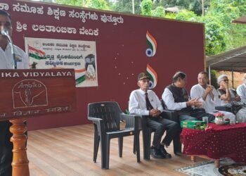 ಅಂಬಿಕಾ ಸಮೂಹ ಶಿಕ್ಷಣ ಸಂಸ್ಥೆಗಳಲ್ಲಿ ವಿಶಿಷ್ಟ ಸ್ವಾತಂತ್ರ್ಯೋತ್ಸವ: ಮಾಜಿ ಸೈನಿಕರೊಂದಿಗೆ ಸಮ್ಮಿಲನ, ಭೋಜನಕೂಟ