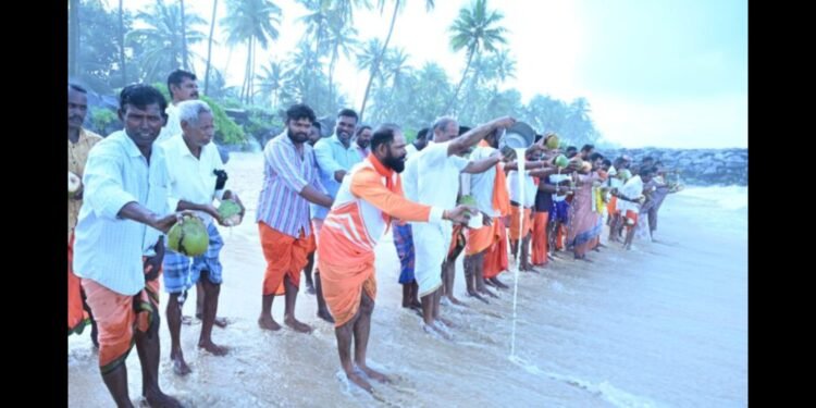 ಸಮುದ್ರ ಮಾತೆಗೆ ಕ್ಷೀರಾಭಿಷೇಕ; ಸಮೃದ್ಧ ಮೀನುಗಾರಿಕೆಗೆ ಪ್ರಾರ್ಥನೆ