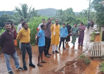 ಕೊಲ್ಯ ಕಾಲನಿ ಪ್ರದೇಶಕ್ಕೆ ಹೆಚ್ಚುವರಿ ಅನುದಾನ ಅಗತ್ಯ | ಕುಸಿತಗೊಂಡ ಮನೆಗೆ ಭೇಟಿ ನೀಡಿ ಕೆಪಿಸಿಸಿ ಸಂಯೋಜಕ ಕಾವು ಹೇಮನಾಥ ಶೆಟ್ಟಿ