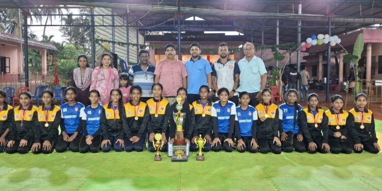 ಲಿಟ್ಲ್ ಫ್ಲವರ್ ಶಾಲೆಯ ಬಾಲಕಿಯರ ಕಬಡ್ಡಿ ತಂಡಕ್ಕೆ ಸತತ 8ನೇ ಬಾರಿ ಮೈಸೂರು ವಿಭಾಗ ಮಟ್ಟಕ್ಕೆ ಆಯ್ಕೆ
