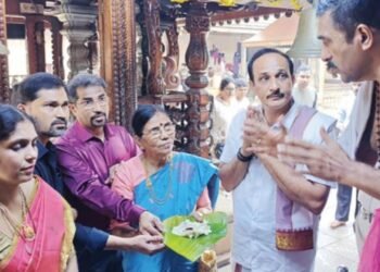 ಮಹಾಲಿಂಗೇಶ್ವರ ದೇವರಿಗೆ ಮಾಜಿ ಶಾಸಕಿ ಶಕುಂತಳಾ ಶೆಟ್ಟಿಯವರಿಂದ ಸ್ವರ್ಣ ಸಮರ್ಪಣೆ